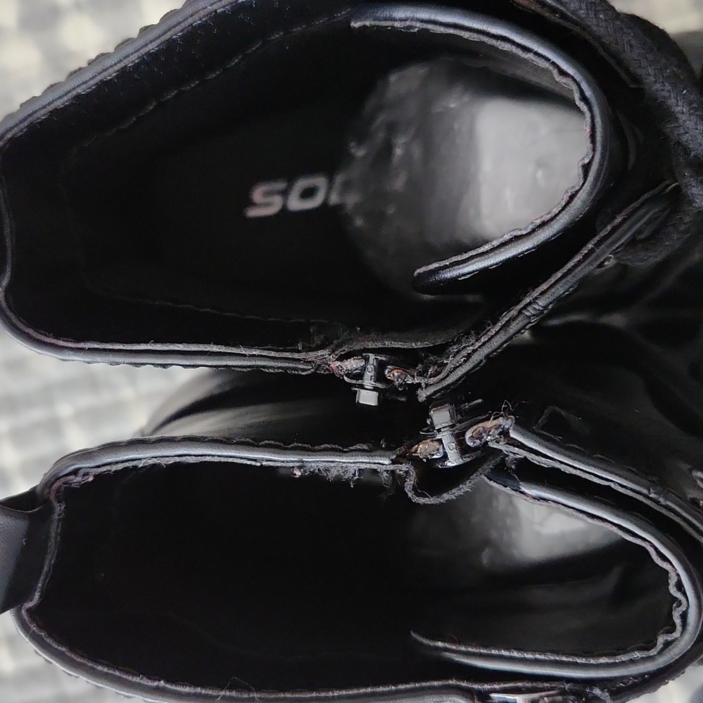 Boots - Picture 5 of 8